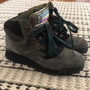 New Balance H515 retro hiking boots size 7 never worn